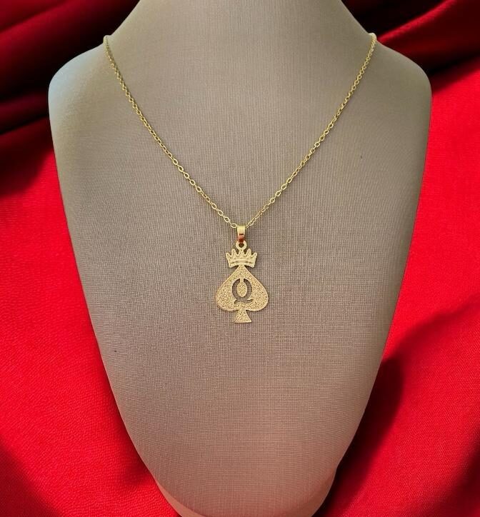 Colar dama com coroa banhado em ouro e prata
