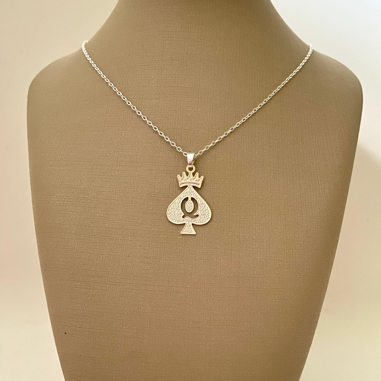 Colar dama com coroa banhado em ouro e prata - Imagem 4