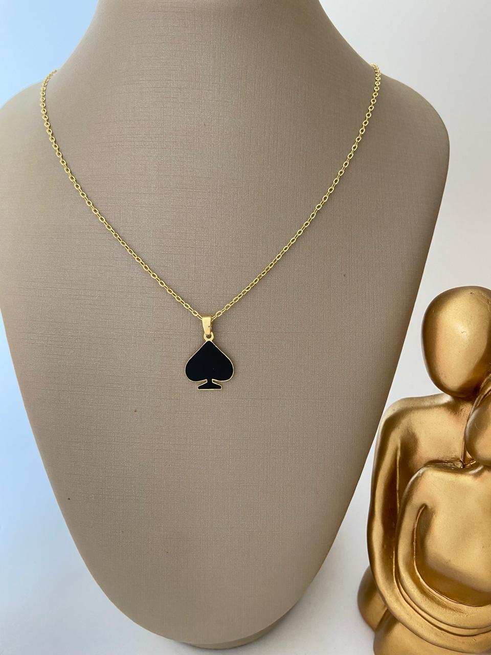 Colar Dama de Espadas esmaltada no banho em ouro ou prata