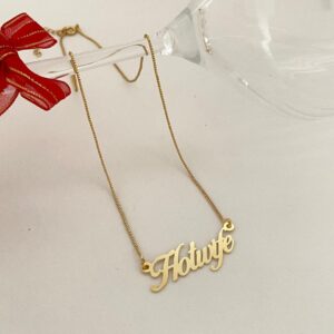 Colar Hotwife no banho em ouro ou prata